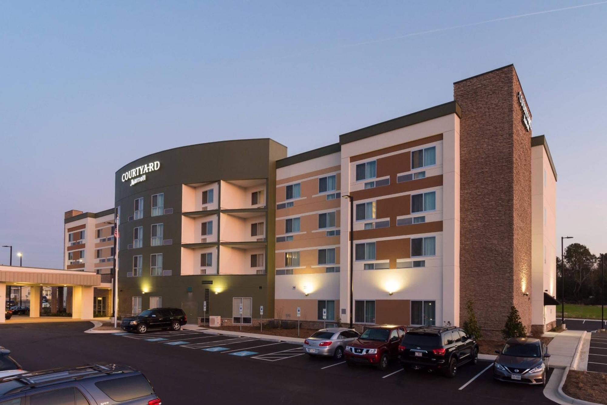 Courtyard By Marriott Fayetteville Fort Liberty - Spring Lake 2* Spring Lake