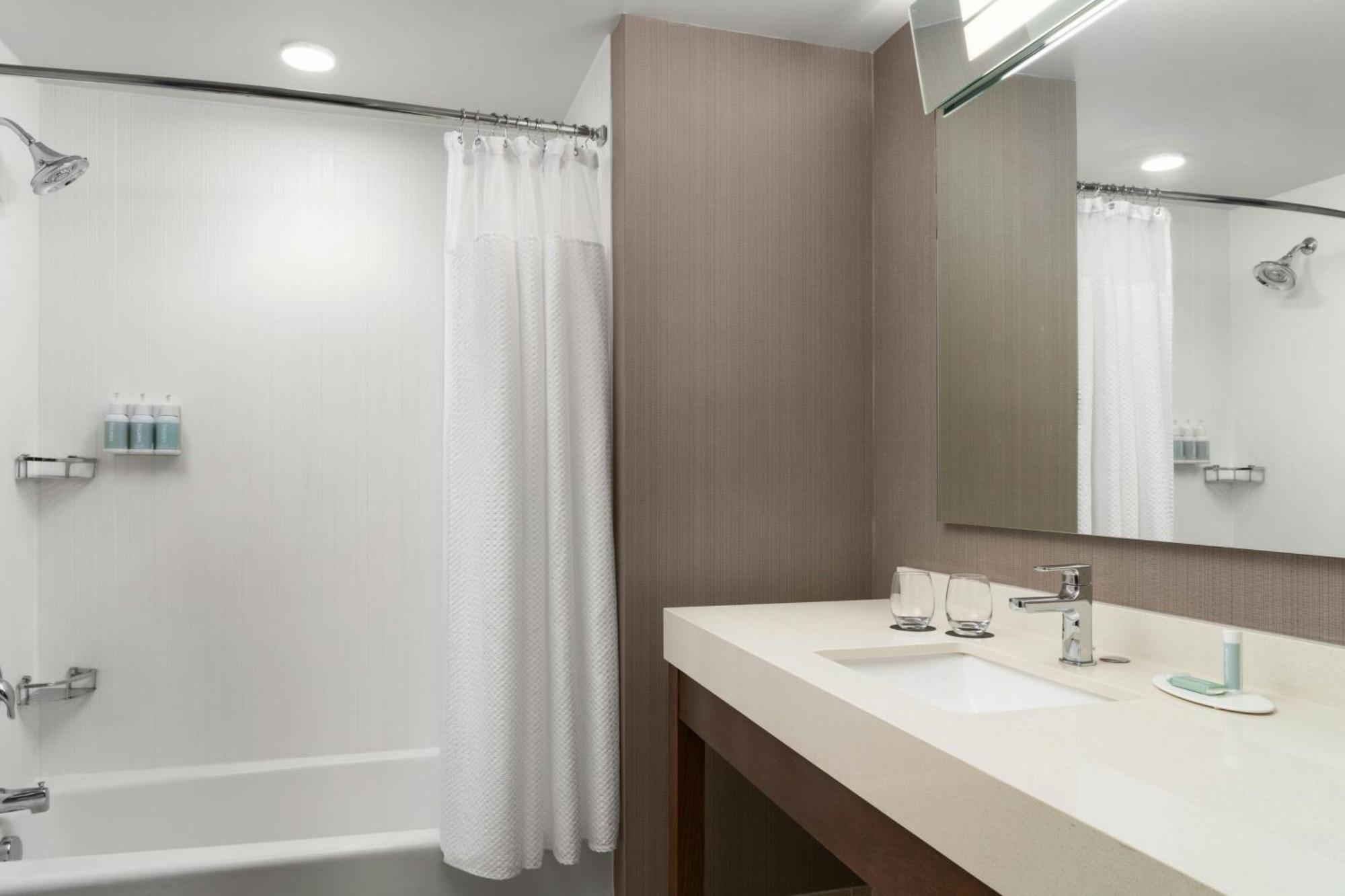 Courtyard By Marriott Fayetteville Fort Liberty - Spring Lake