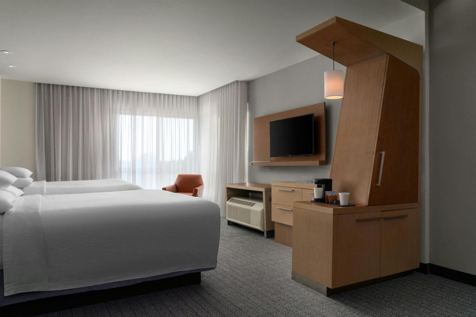 Hotel Courtyard By Marriott Fayetteville Fort Liberty - Spring Lake 2*