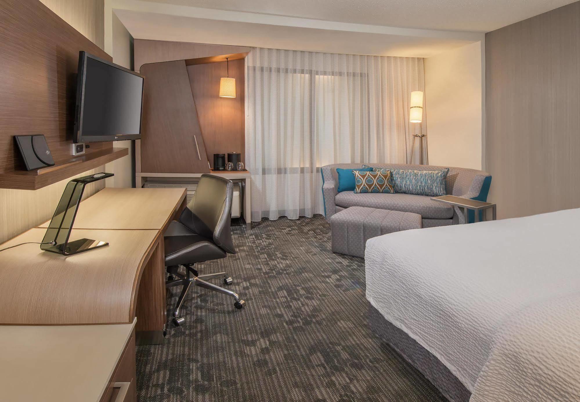 Courtyard By Marriott Fayetteville Fort Liberty - Spring Lake 2*