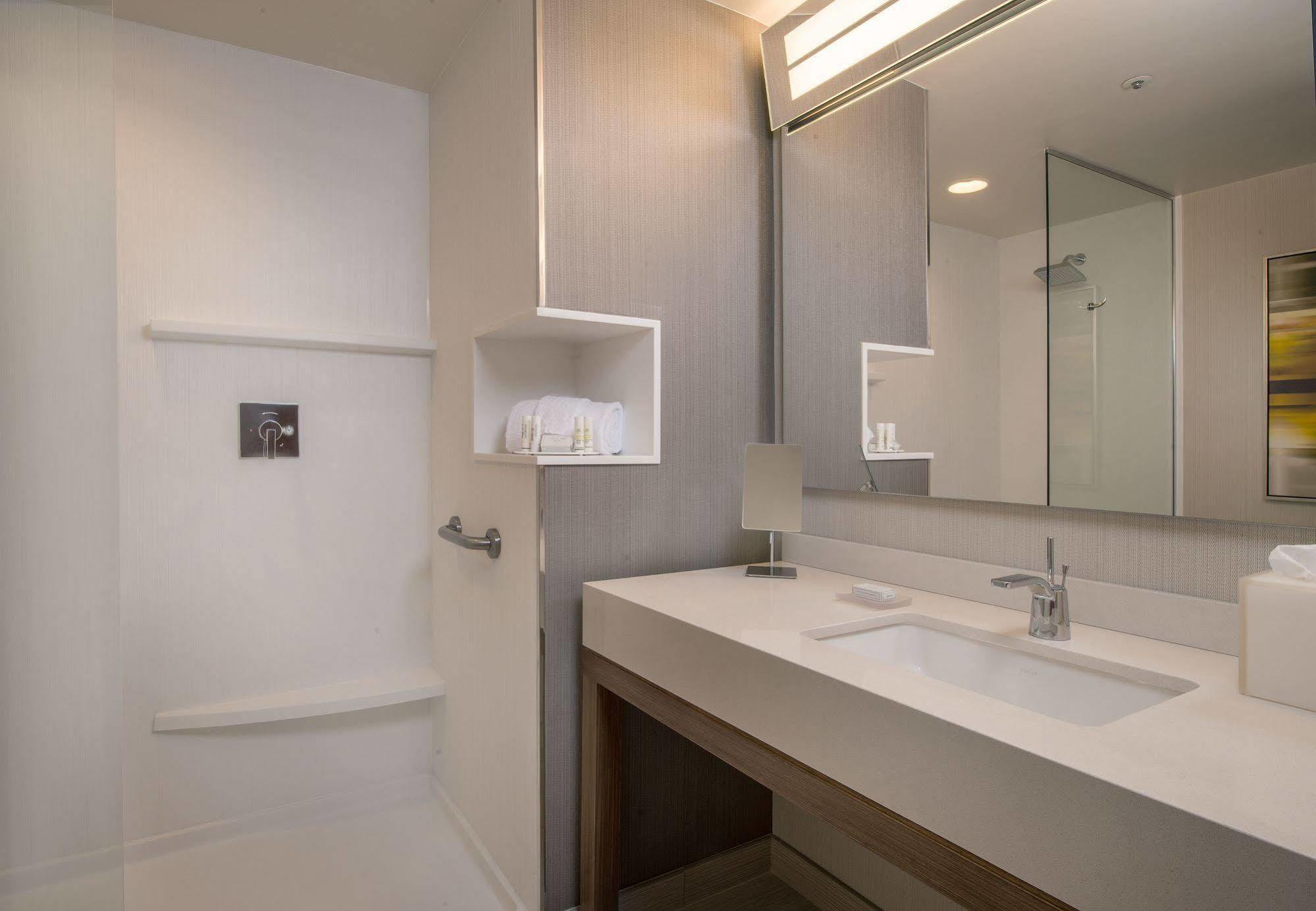 Courtyard By Marriott Fayetteville Fort Liberty - Spring Lake