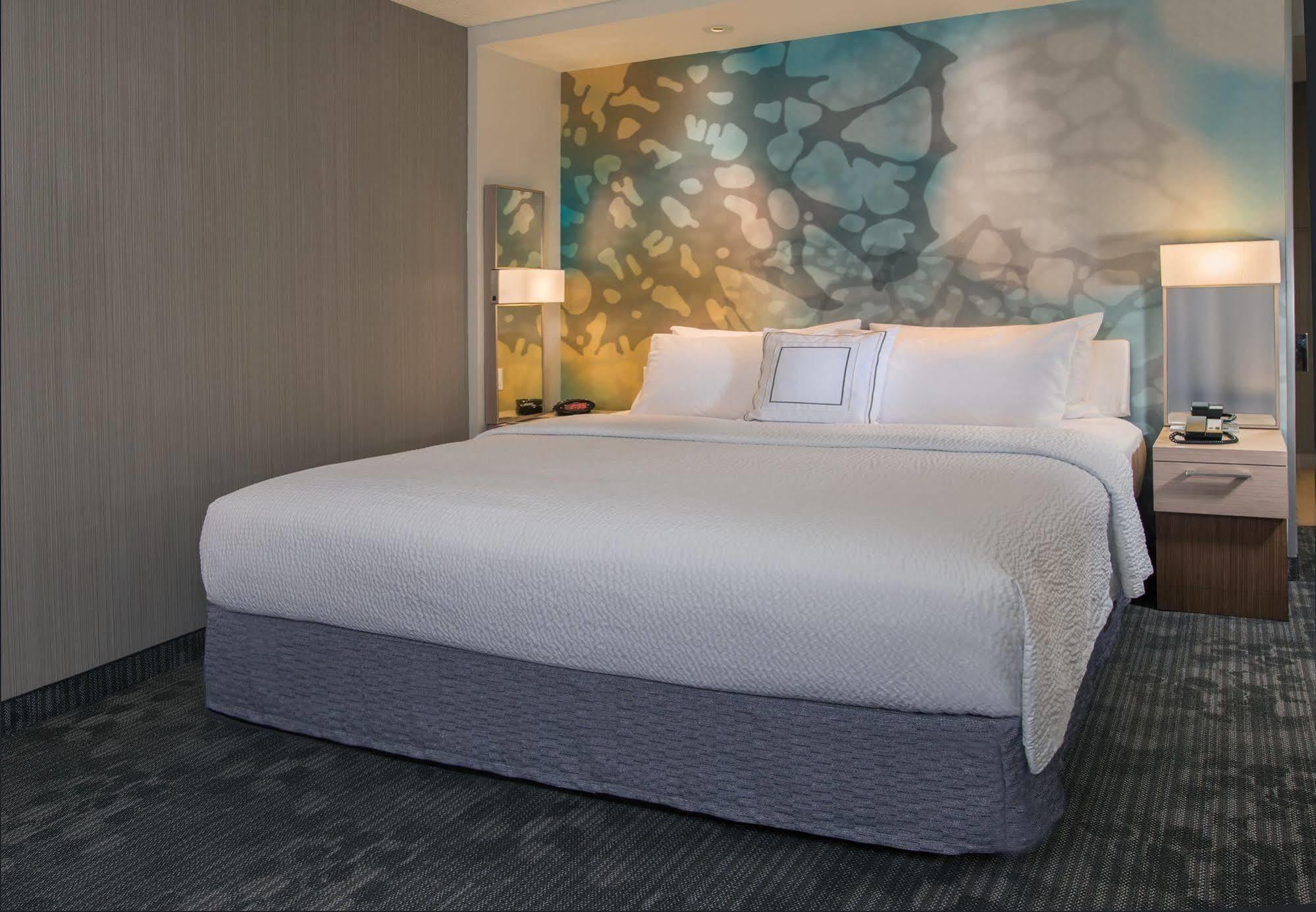 Courtyard By Marriott Fayetteville Fort Liberty - Spring Lake 2*